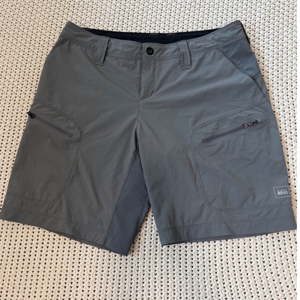 REI Co-op Womens Grey Hiking Cargo Shorts Size 8 Stretch Outdoor Trail‎ Active